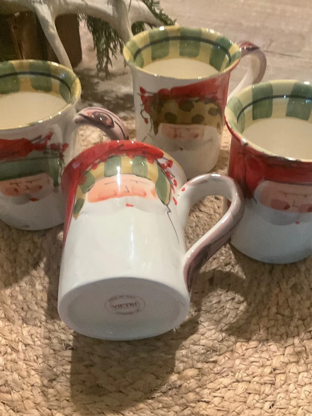 Vietri set 4 Mugs Old St Nick Saint Nick Vietri (Italy). Santa, Berries